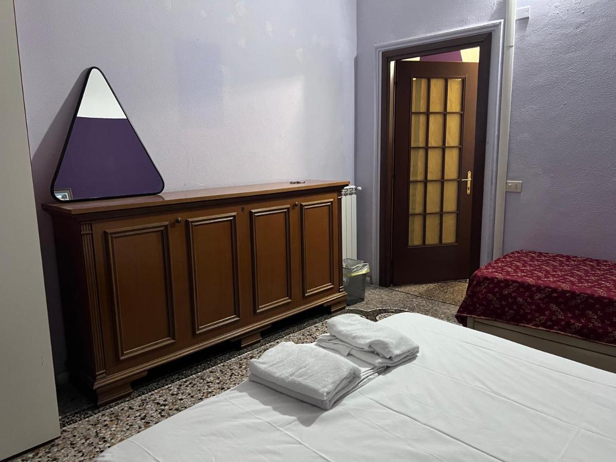 Guesthouse Ava Roma ภายนอก รูปภาพ